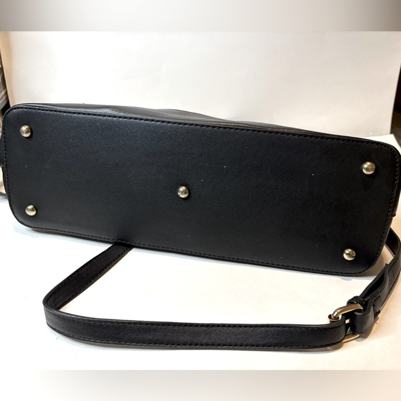 Black and White New Striped Handbag with Tassel - Picture 6 of 10